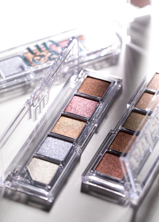 Unleashia Mood Shower Face Palette Eyeshadow and Highlighter Palette with pearl shine