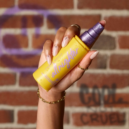 Urban Decay All Nighter Vitamin C Makeup Fixing Spray with vitamin C
