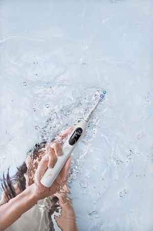 USMILE Y10 PRO sonic toothbrush