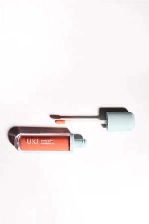 UXI BEAUTY Plumping Lip Gloss sijaj za ustnice za večji volumen s hialuronsko kislino