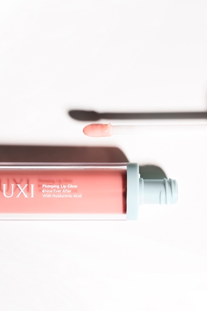 UXI BEAUTY Plumping Lip Gloss λιπ γκλος χειλιών για μεγαλύτερο όγκο με υαλουρονικό οξύ