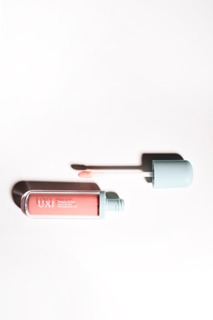 UXI BEAUTY Plumping Lip Gloss λιπ γκλος χειλιών για μεγαλύτερο όγκο με υαλουρονικό οξύ