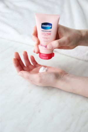 Vaseline® Intensive Care™ Healthy Nails Lotion