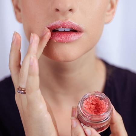 Venira Lip Scrub Peeling