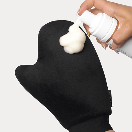 Venira Self-Tanning Foam mousse autoabbronzante per corpo e viso