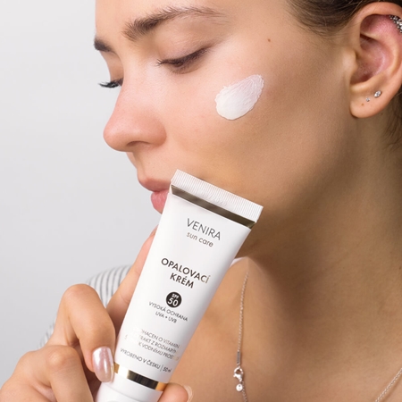 Venira Sunscreen SPF 50 protetor solar com filtros UVA e UVB