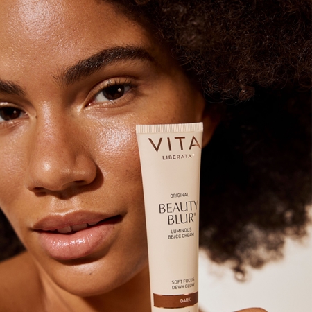 Vita Liberata Beauty Blur Face skaistinamasis drėkinamasis kremas su atspalviu glotninamojo poveikio