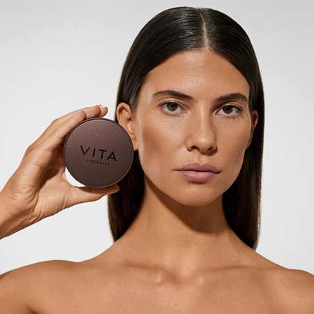 Vita Liberata Trystal™ Minerals pudrowy bronzer o właściwościach samoopalających