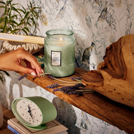 VOLUSPA Japonica French Cade Lavender vonná svíčka