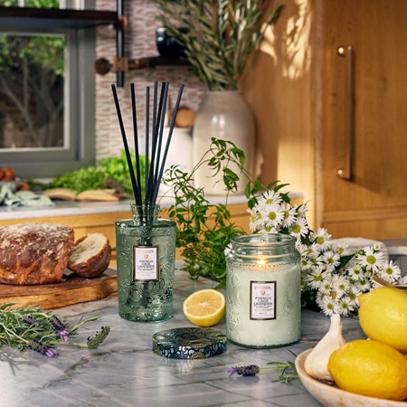 VOLUSPA Japonica French Cade Lavender vonná svíčka