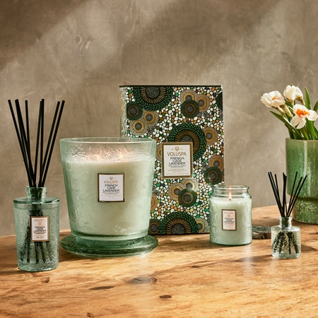 VOLUSPA Japonica French Cade Lavender vonná svíčka