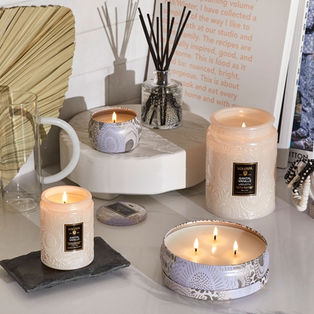 VOLUSPA Japonica Santal Vanille scented candle in a tin