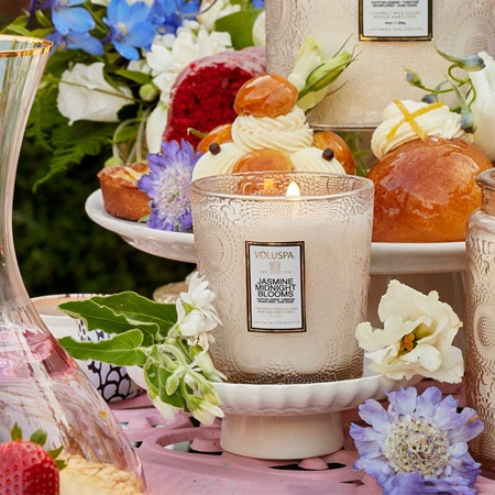VOLUSPA Japonica Jasmine Midnight Blooms scented candle
