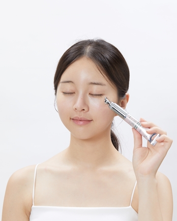 VT Cosmetics Cica Collagen Eye Cream Lift and Firm Eye Care with moisturising effect