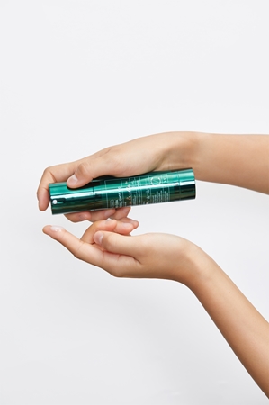 VT Cosmetics Pro Cica Reedle Shot 100 Soothing Face Serum for hydrating and firming skin