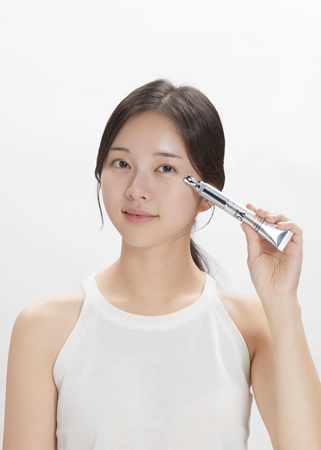 VT Cosmetics Reedle Shot Vita-Light Eyecream detoxifying and brightening cream for the eye area with vitamin C