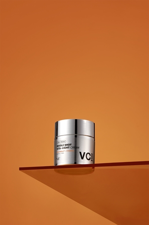 VT Cosmetics Reedle Shot Vita-Light Cream Moisturizing And Soothing Cream with anti-ageing effect