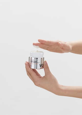 VT Cosmetics Reedle Shot Vita-Light Cream Moisturizing And Soothing Cream with anti-ageing effect
