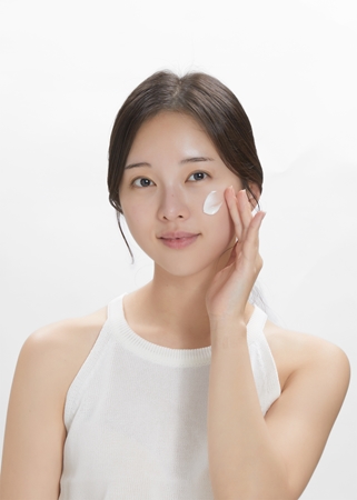 VT Cosmetics Reedle Shot Vita-Light Cream Moisturizing And Soothing Cream with anti-ageing effect