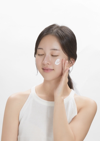 VT Cosmetics Reedle Shot Vita-Light Cream Moisturizing And Soothing Cream with anti-ageing effect
