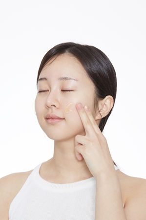 VT Cosmetics Vita-Light Reedle Shot 100 Smoothing Serum to brighten and smooth the skin