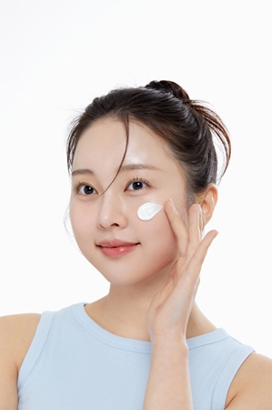 VT Cosmetics Mushroom Airy Sun Cream Protective Face Cream with moisturising effect