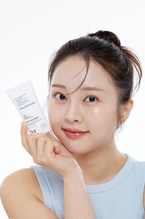 VT Cosmetics Mushroom Airy Sun Cream Protective Face Cream with moisturising effect