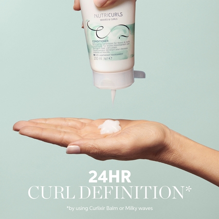 Wella Professionals Nutricurls Waves & Curls Nourishing Conditioner for easy combing