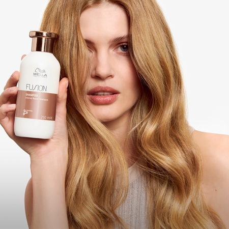 Wella Professionals Fusion regenerační šampon pro barvené a poškozené vlasy