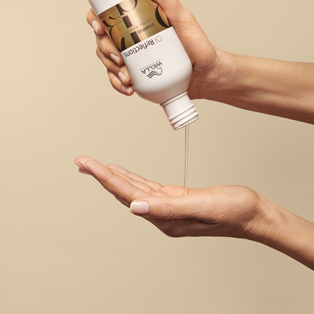 Wella Professionals Oil Reflections hydratační šampon pro lesk a hebkost vlasů