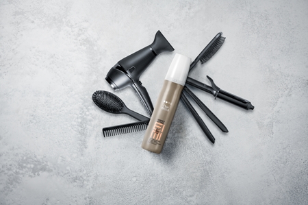Wella Professionals Eimi Perfect Setting Fixationsspray für glänzendes und geschmeidiges Haar