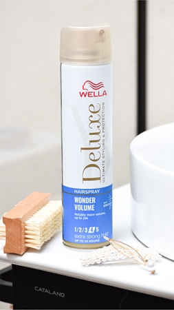 Wella Deluxe Wonder Volume lak na vlasy se silnou fixací pro objem