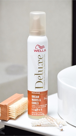 Wella Deluxe Dream Waves & Curls αφρώδες σκληρυντικό μους για σπαστά και σγουρά μαλλιά