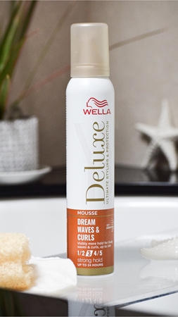 Wella Deluxe Dream Waves & Curls αφρώδες σκληρυντικό μους για σπαστά και σγουρά μαλλιά