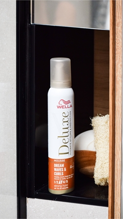 Wella Deluxe Dream Waves & Curls αφρώδες σκληρυντικό μους για σπαστά και σγουρά μαλλιά