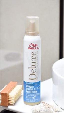 Wella Deluxe Wonder Volume & Protection αφρώδες σκληρυντικό μους για όγκο μαλλιών