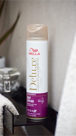 Wella Deluxe Heat Styling lak na vlasy pro tepelnou úpravu vlasů