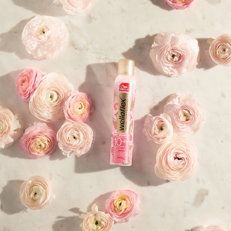 Wella Wellaflex Sensual Rose suchý šampon s jemnou květinovou parfemací
