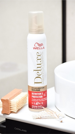 Wella Deluxe Definition & Protection fissante in mousse volumizzante