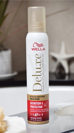 Wella Deluxe Definition & Protection fissante in mousse volumizzante