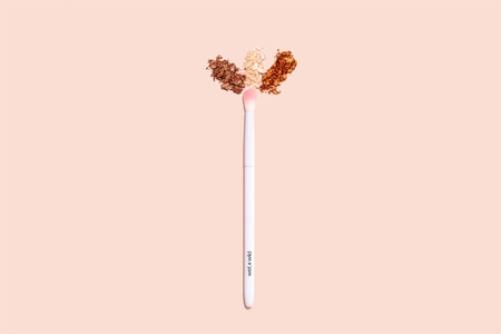 Wet n Wild Essential Crease Brush round eyeshadow brush