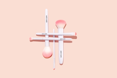 Wet n Wild Essential Foundation Brush ploščat čopič za make-up