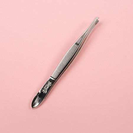 Wilkinson Sword Cosmetic Curved Tweezers pinzeta se zešikmeným koncem