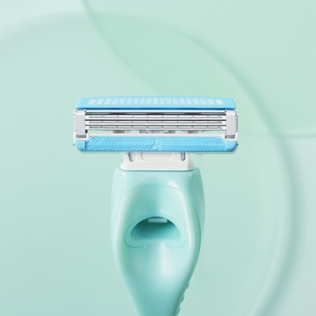 Wilkinson Sword Intuition Bikini Care sada na holení pro ženy