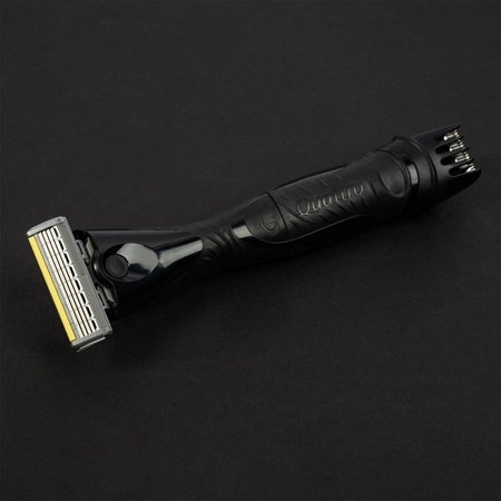 Wilkinson Sword Quattro Essential 4 Titanium Precision Skuveklis + papildu asmeņi, 1 gab.