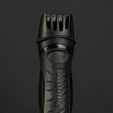 Wilkinson Sword Quattro Essential 4 Titanium Precision Skuveklis + papildu asmeņi, 1 gab.