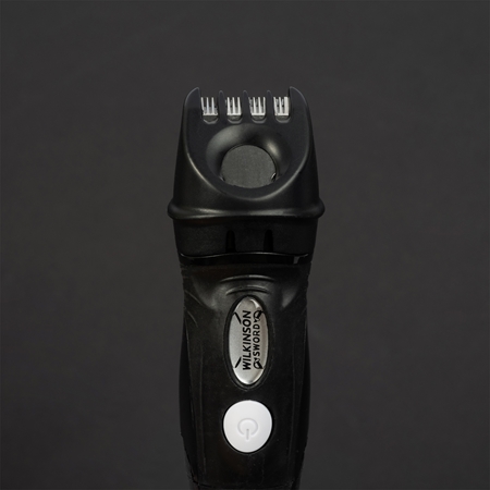 Wilkinson Sword Quattro Essential 4 Titanium Precision Skuveklis + papildu asmeņi, 1 gab.