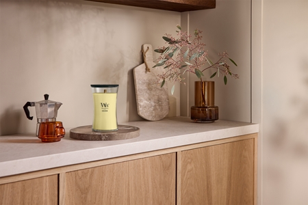 Woodwick Yuzu & Vetiver αρωματικό κερί με ξύλινο φιτίλι