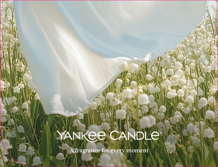Yankee Candle Clean Cotton aromatizēta svece Signature