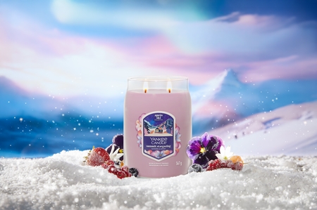 Yankee Candle Summit Stargazing scented candle Signature